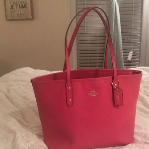 Coach Pebbled Magenta Purse 👛